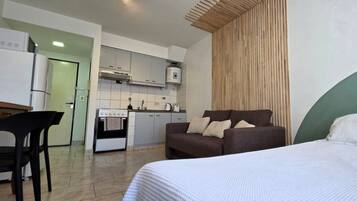 Fer et planche Ă repasser, accĂšs Internet, draps fournis