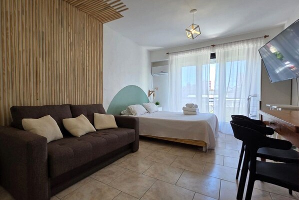 Iron/ironing board, Internet, bed sheets