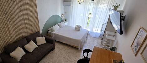 Fer et planche à repasser, accès Internet, draps fournis