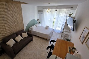 Tabla de planchar con plancha, Internet, ropa de cama