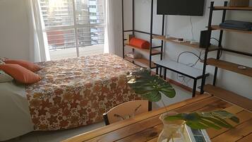 Iron/ironing board, bed sheets