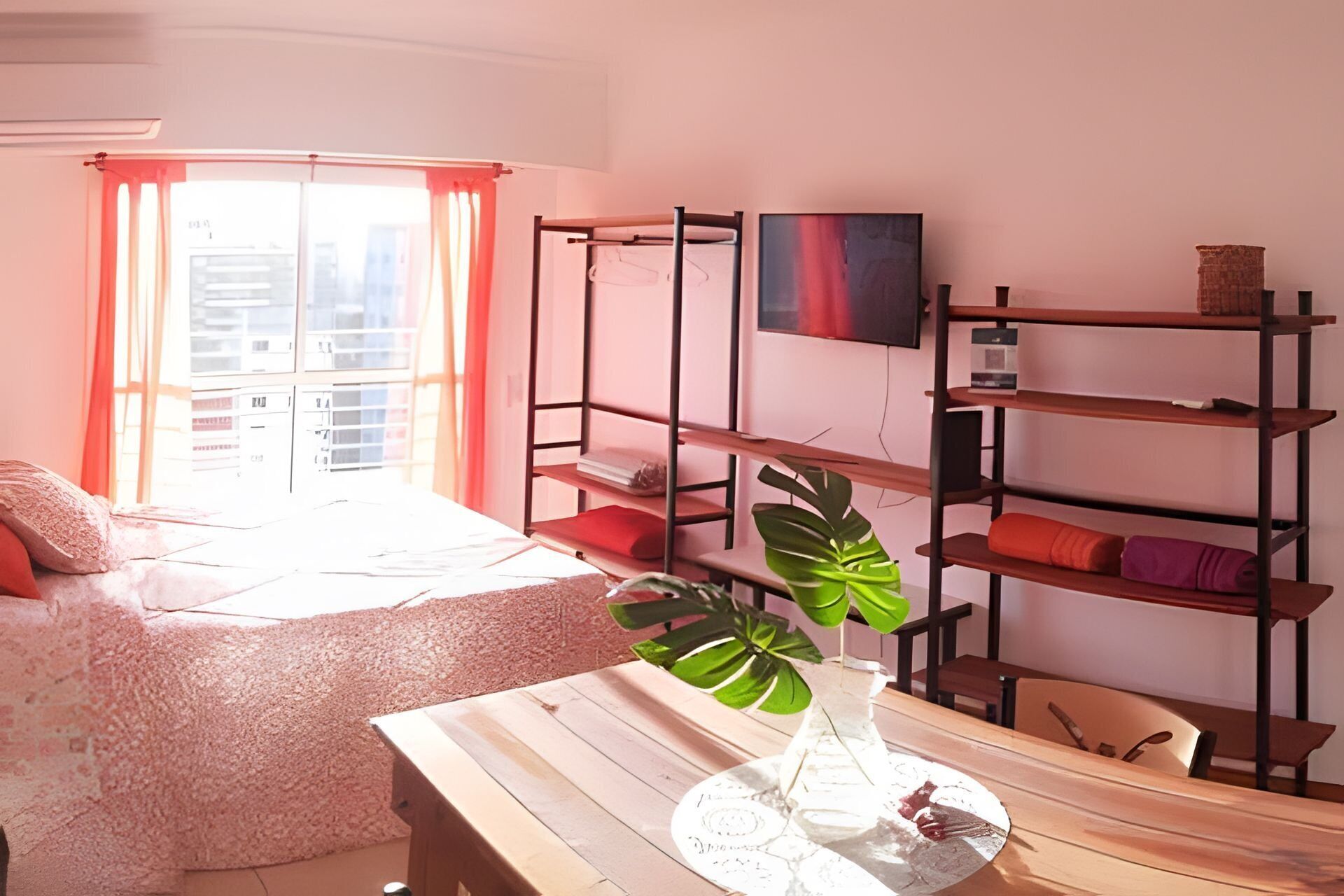 Iron/ironing board, bed sheets
