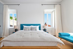 7 chambres, coffres-forts dans les chambres, bureau