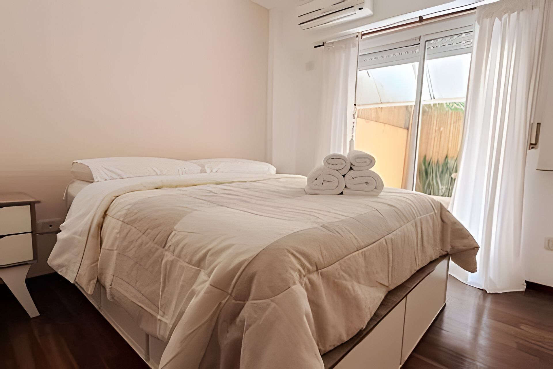 1 habitación, tabla de planchar con plancha y acceso a internet 