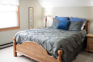 5 habitaciones, escritorio y tabla de planchar con plancha 