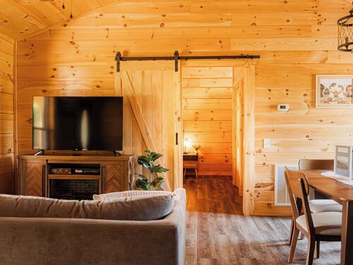 Chantilly Ridge - Hot Tub & Wi-Fi, Near Blue Ridge Parkway
