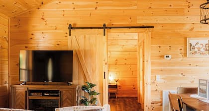 Chantilly Ridge - Hot Tub & Wi-Fi, Near Blue Ridge Parkway