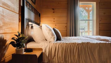 2 bedrooms, desk, free WiFi, bed sheets