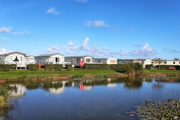 Chalet | 2 bedrooms, free WiFi, bed sheets - Captivating 2-bed Carvavan in Mablethorpe (Mablethorpe)