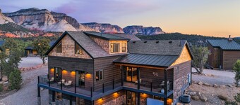 Sandstone Pointe: Elegance Among the Cliffs
