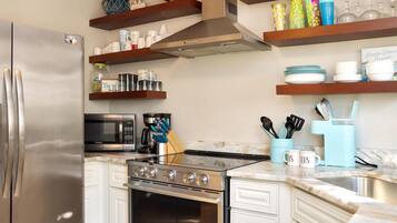 Townhome, Multiple Beds (The Palms 2B) | Private kitchen | Oven, toaster