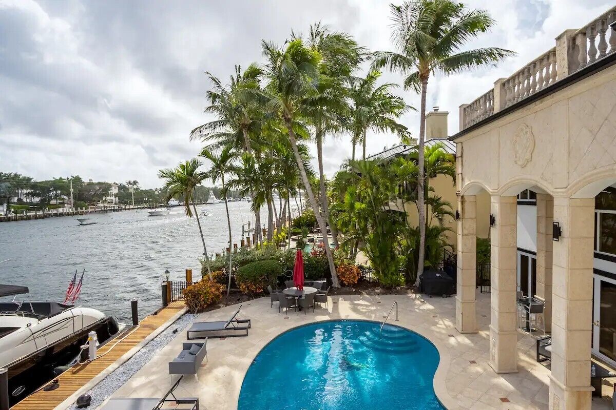 Waterfront Modern Luxury Oasis 5 Bedrooms 5 Baths