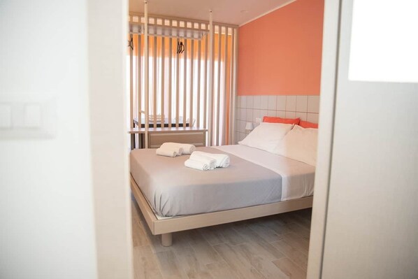 2 bedrooms, in-room safe, iron/ironing board, WiFi