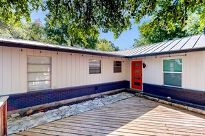 المنشأة من الخارج