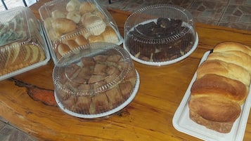 Desayuno de cocina local incluido todos los días