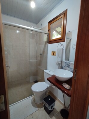 Deluxe Suite, River View | Bilik Mandi | Pancuran mandi, tuala disediakan, sabun, tisu tandas 