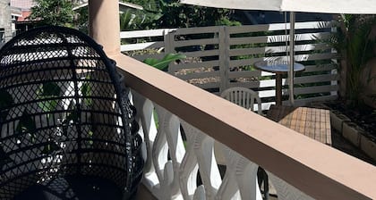 Adorable 1Bed Cottage Walk to the Beach