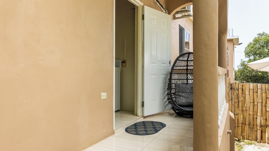 Adorable 1Bed Cottage Walk to the Beach