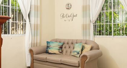 Adorable 1Bed Cottage Walk to the Beach