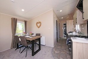 Dining - New - Water Lily Lodge Luxury Lakeside Lodge (Malton)