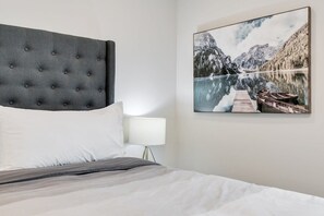 3 Schlafzimmer, Schreibtisch, Bügeleisen/Bügelbrett, Reisekinderbett
