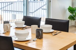 Dining - Pet Friendly Unit in SW Calgary (Calgary)