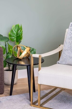 Interior - Pet Friendly Unit in SW Calgary (Calgary)