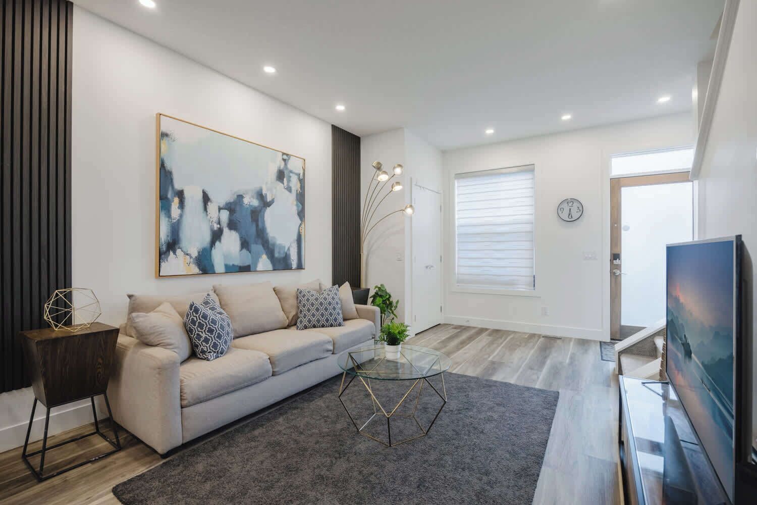 Free Parking, Pet Friendly, 3 Bdr, Prime Location - Calgary