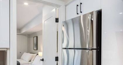 Pet Friendly Basement Suite w/ 3 Queen Beds