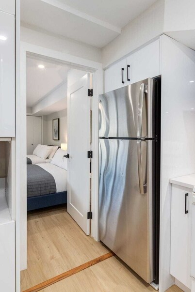 Pet Friendly Basement Suite w/ 3 Queen Beds