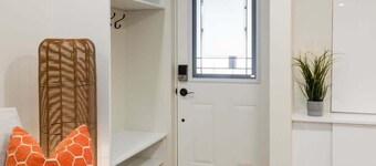 Pet Friendly Basement Suite w/ 3 Queen Beds