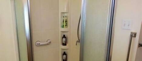Shower, jetted tub, hair dryer, towels