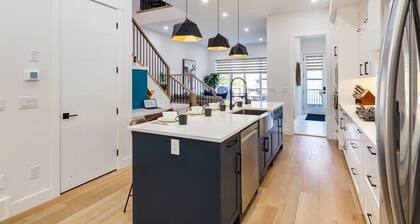 HotTub, 3 King Beds & Double Car Garage