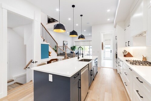 3 King Beds, HotTub, Double Car Garage, 2 Full Kitchens