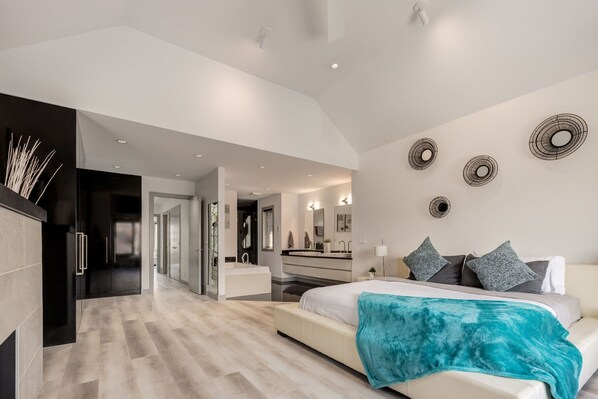 4 bedrooms, desk, iron/ironing board, travel cot