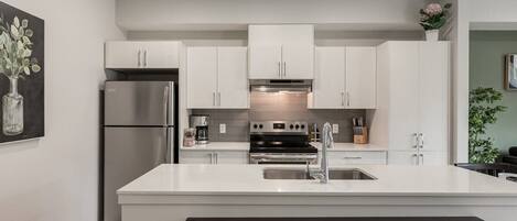 Frigorífic, microones, forn i placa de cuina