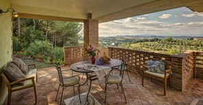 Outdoor dining - Leccino 5 - Apartment with pool (Montaione)