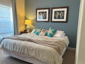 5 chambres, fer et planche à repasser, lit de bébé portatif