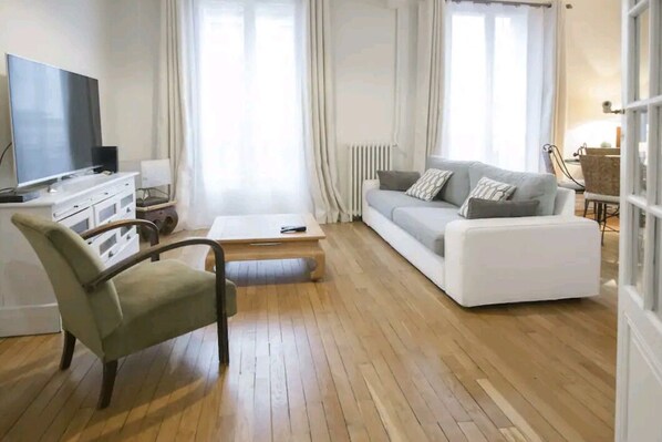 Living area - Family Appartement (Saint-Maur-des-Fossés)