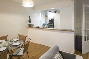 Dining - Family Appartement (Saint-Maur-des-Fossés)