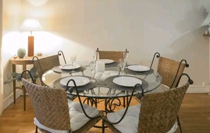 Dining - Family Appartement (Saint-Maur-des-Fossés)