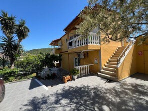 Front of property - Golden Villa (Ksamil)