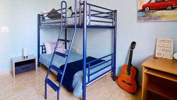 Huoneisto | 3 makuuhuonetta, silitysrauta/-lauta, ilmainen Wi-Fi, vuodevaatteet