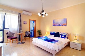 Apartment - Charming Getaway With Views in Marsascala (Marsaskala)