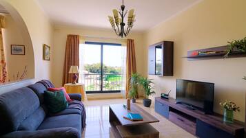 Apartment | Ruang tamu | TV