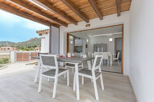 Accogliente Villetta a 350 Metri Dalla Bellissima Spiaggia di Foxi Manna