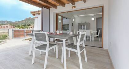 Accogliente Villetta a 350 Metri Dalla Bellissima Spiaggia di Foxi Manna