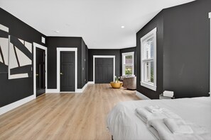 5 bedrooms, iron/ironing board, WiFi, bed sheets