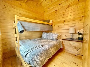 2 bedrooms, free WiFi, bed sheets - Oceanfront Sunset View Cabin (Milbridge)