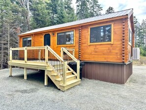 Exterior - Oceanfront Sunset View Cabin (Milbridge)